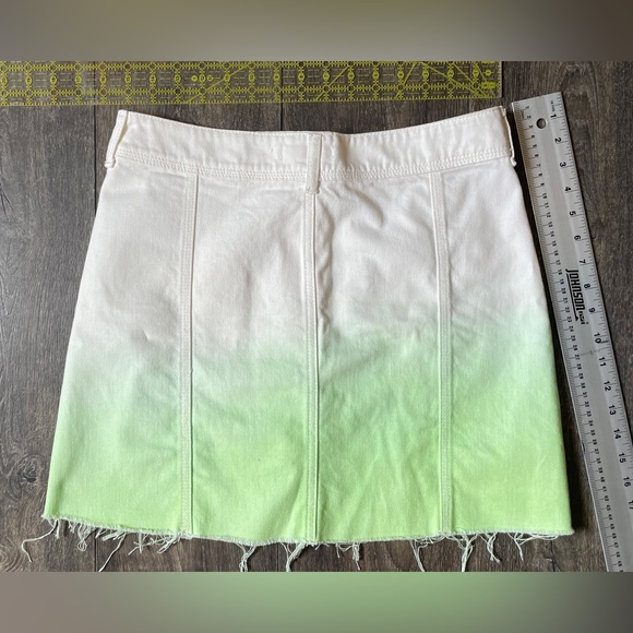 10 River Island White & Lime Green Ombre Denim mini skirt. Button up w/ pockets - Picture 3 of 4